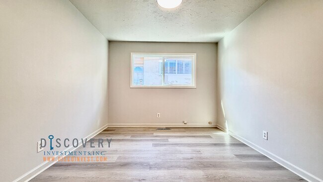 Building Photo - Contemporary San Leandro Hills Home