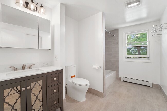 Building Photo - 40 Grand St