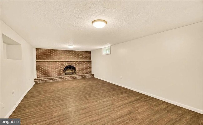 Building Photo - 7203 Peekskill Dr