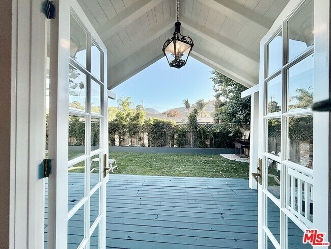 Building Photo - 370 Main St