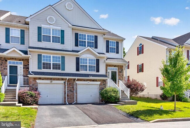 Building Photo - 323 Glenn Rose Cir