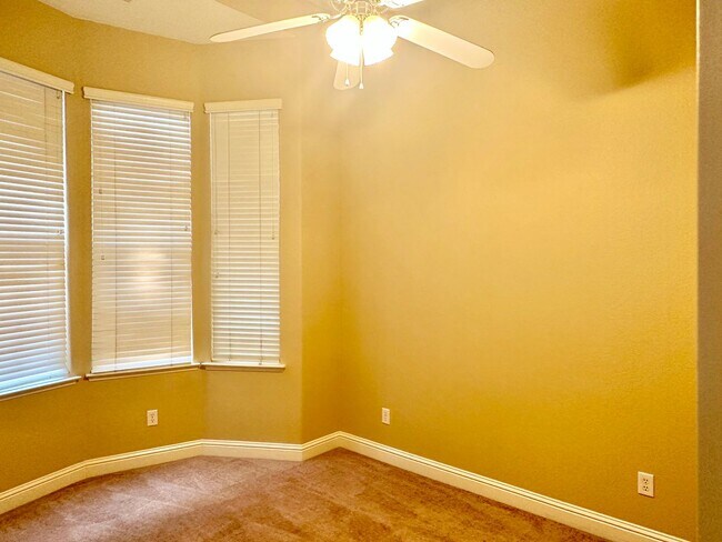 Building Photo - Stunning5 Bedroom North Fresno Granville