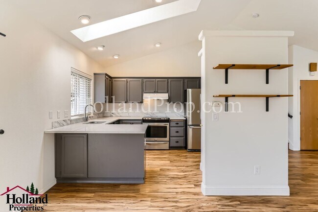 Building Photo - Wonderful 3 Bedroom Hillsboro Home!