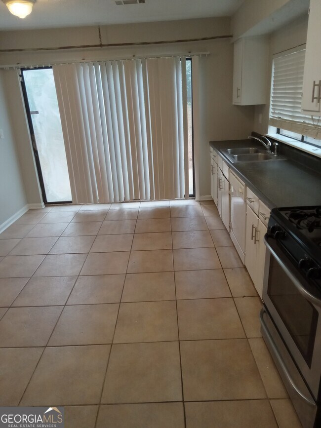 Building Photo - 9069 Sterling Ridge Ln