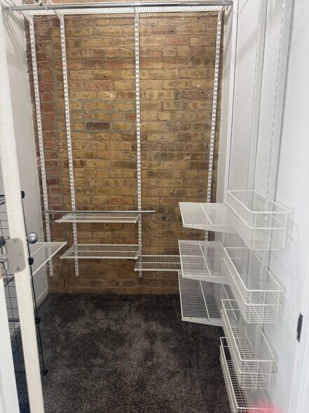 Building Photo - 1735 W Diversey Pkwy