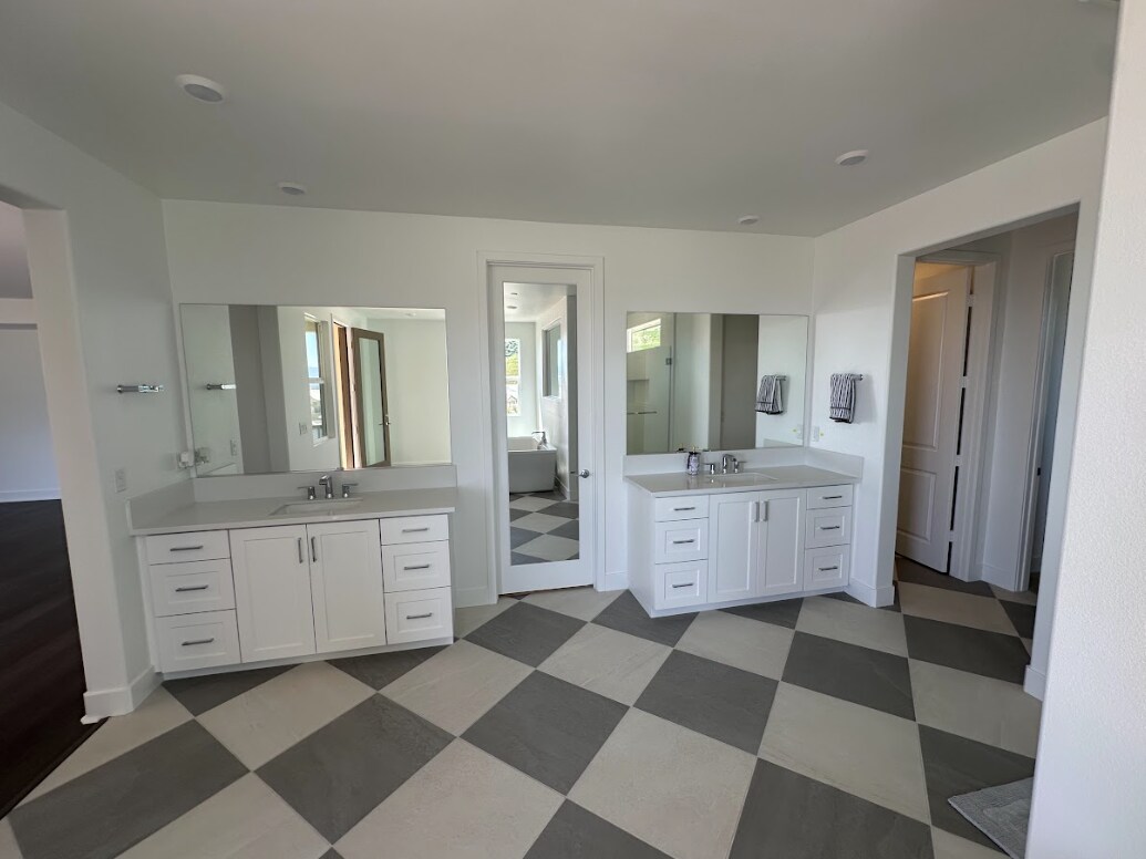 Building Photo - 24392 Calle La Roca