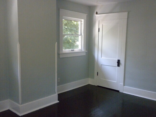 Building Photo - 3 bed/2 bath house - GRAD STUDENTS/PROFESS...