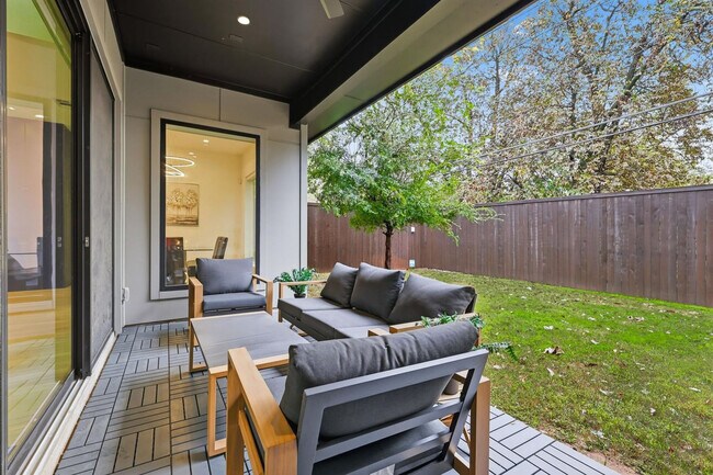 Building Photo - 3714 Highgrove Dr