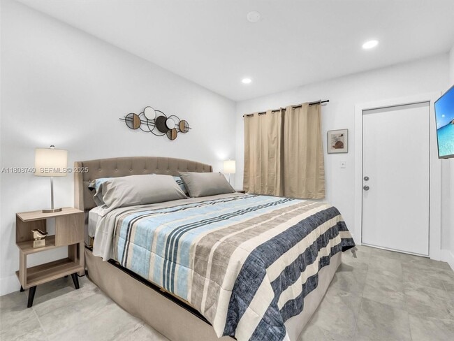 Building Photo - 5517 NW 1st Pl