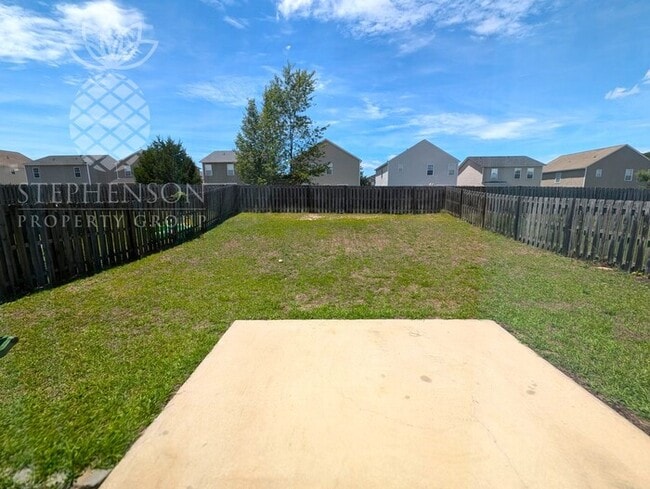 Building Photo - 4 bedroom 2.5 bath