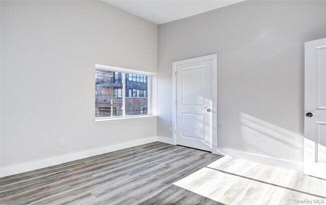 Building Photo - 292 Main St