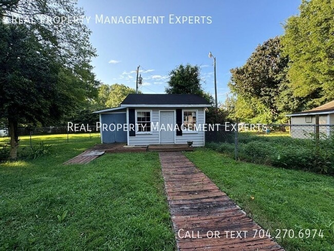 Building Photo - 6008 Mallard Dr