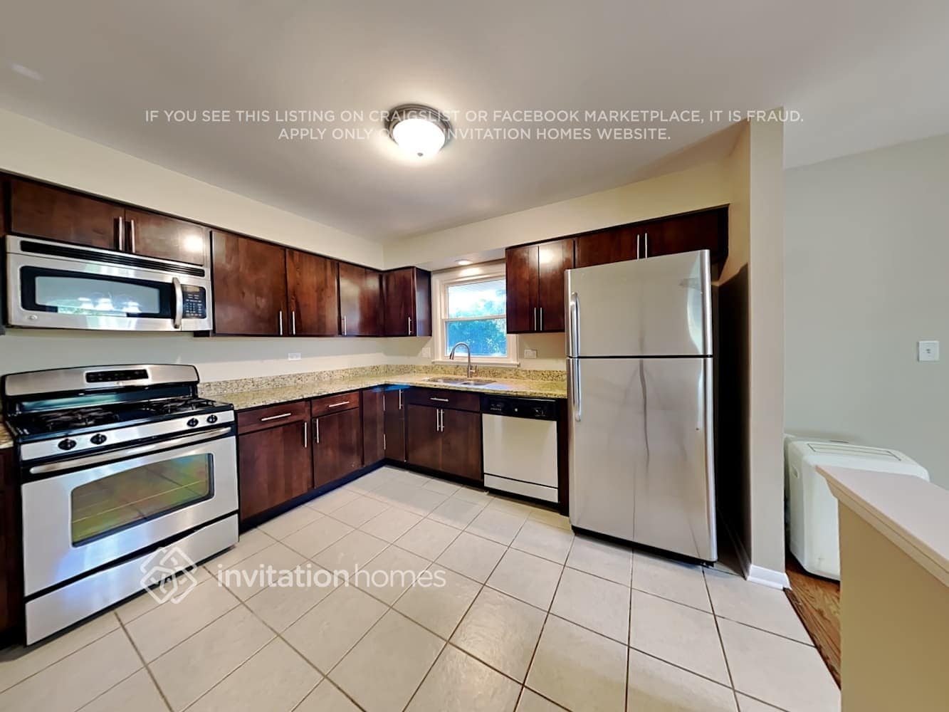 Building Photo - 2833 Briarwood Dr E