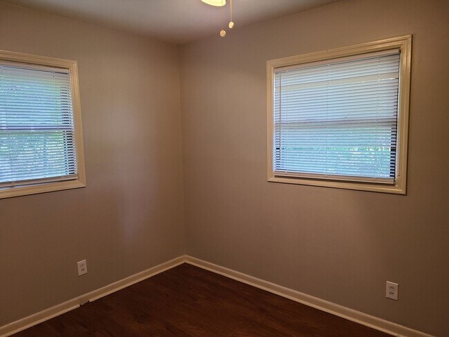 Building Photo - Ready to Rent!