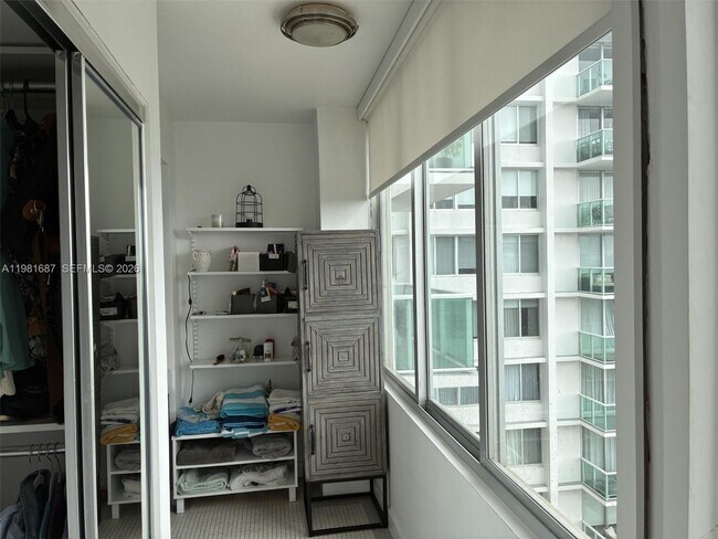 Building Photo - 1000 West Ave