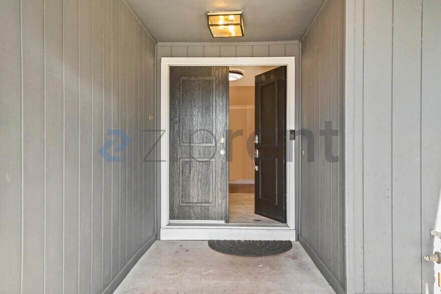 Building Photo - Unit