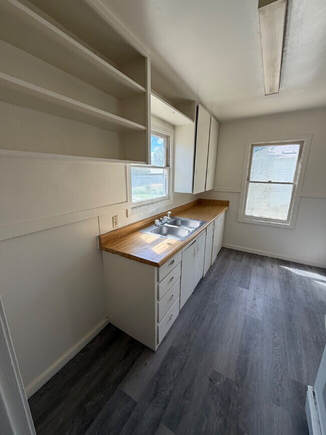 Building Photo - Charming 1-Bedroom cottage