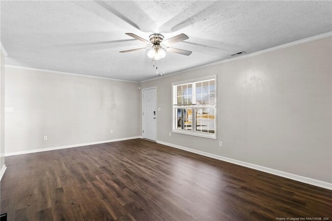 Building Photo - 106 Hawthorn Dr