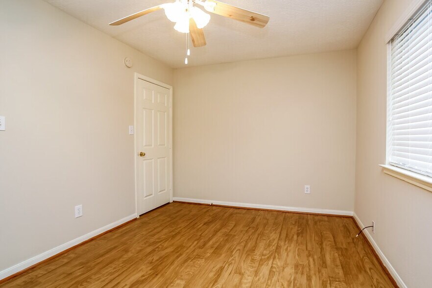 Building Photo - 18714 Timber Spring Dr