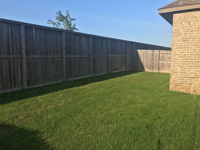 Building Photo - 23826 Via Viale Dr