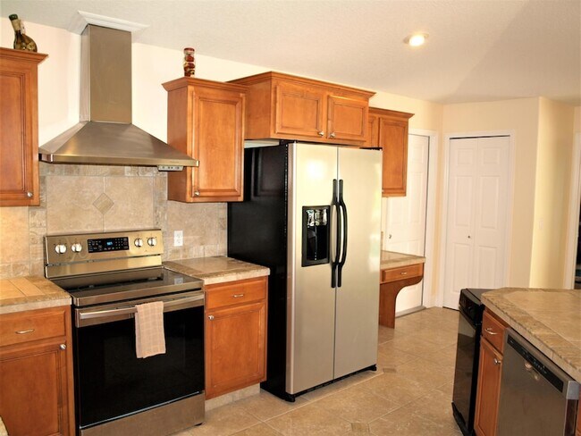 Building Photo - 4566 Serna Ave