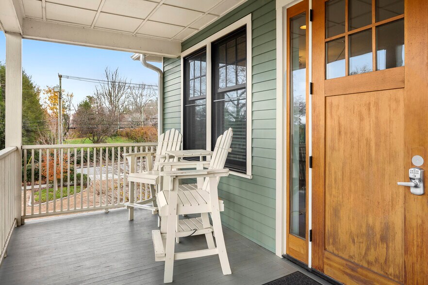 Building Photo - 279 E Chestnut St