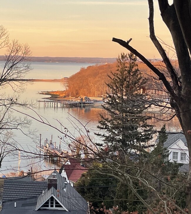 Spectacular Apartment water view - 42 Central Ave