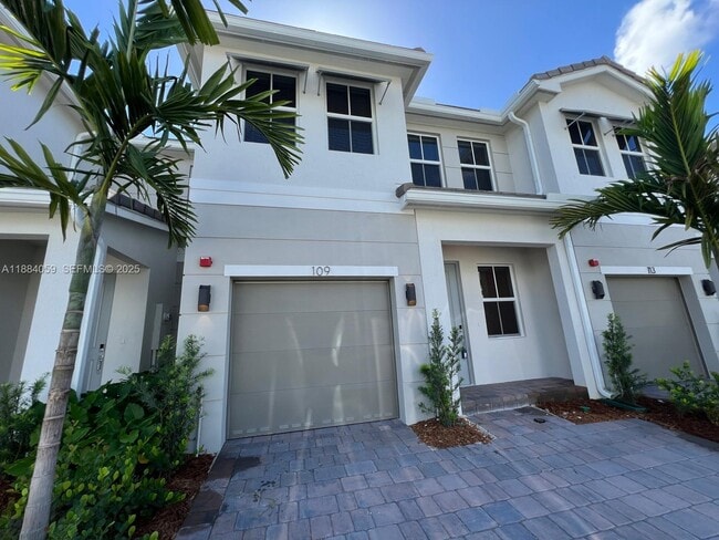 Building Photo - 109 SW 170th Ave