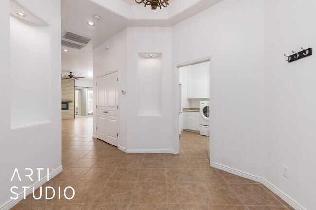 Building Photo - Beautiful 2-bedroom 2-bathroom and 2-car garage located in a gated community