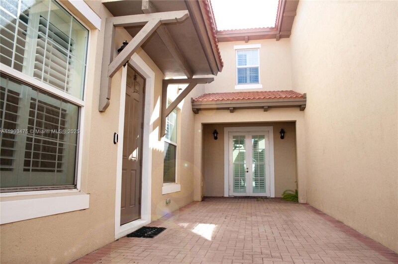 Building Photo - 4620 SW 15th St