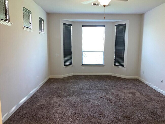 Building Photo - 14008 Laurinburg Dr