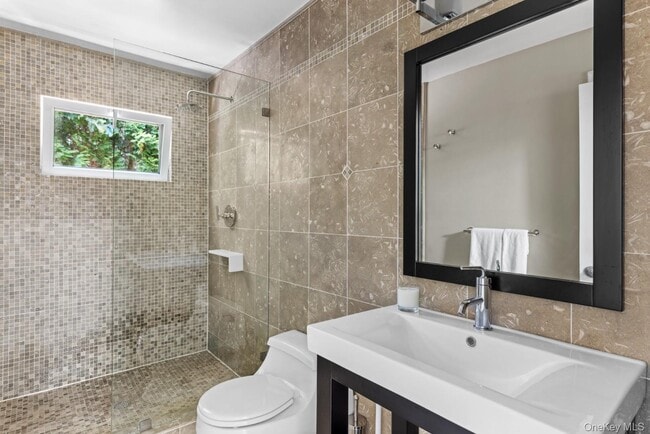 Building Photo - 24 Quogue Riverhead Rd