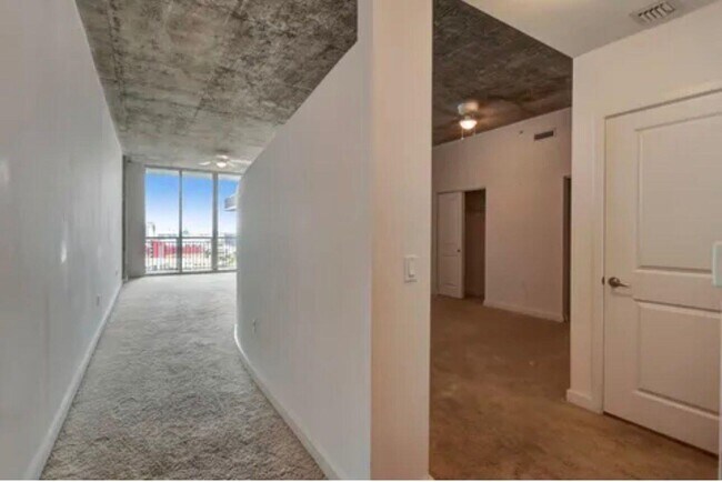 Building Photo - 300 S Australian Ave