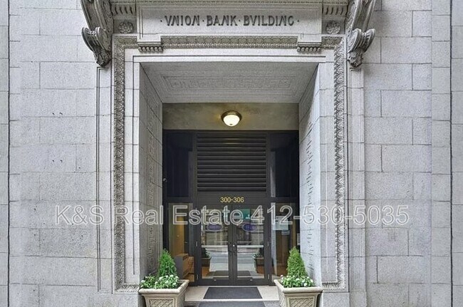 Building Photo - 306 Fourth Avenue - Unit 302