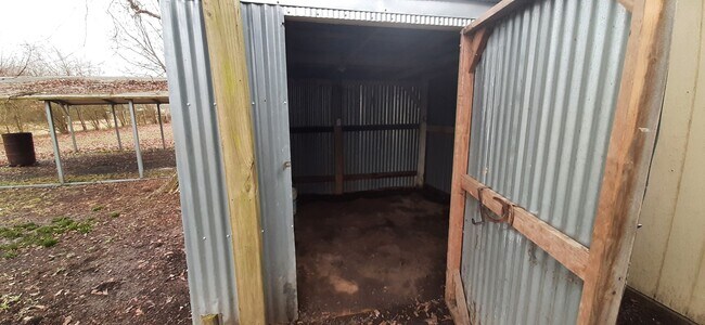 Building Photo - 205 Main