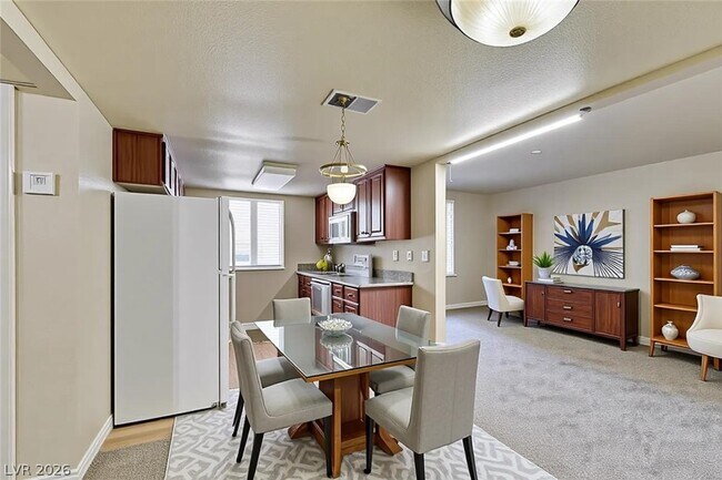 Building Photo - 4450 Sandy River Dr