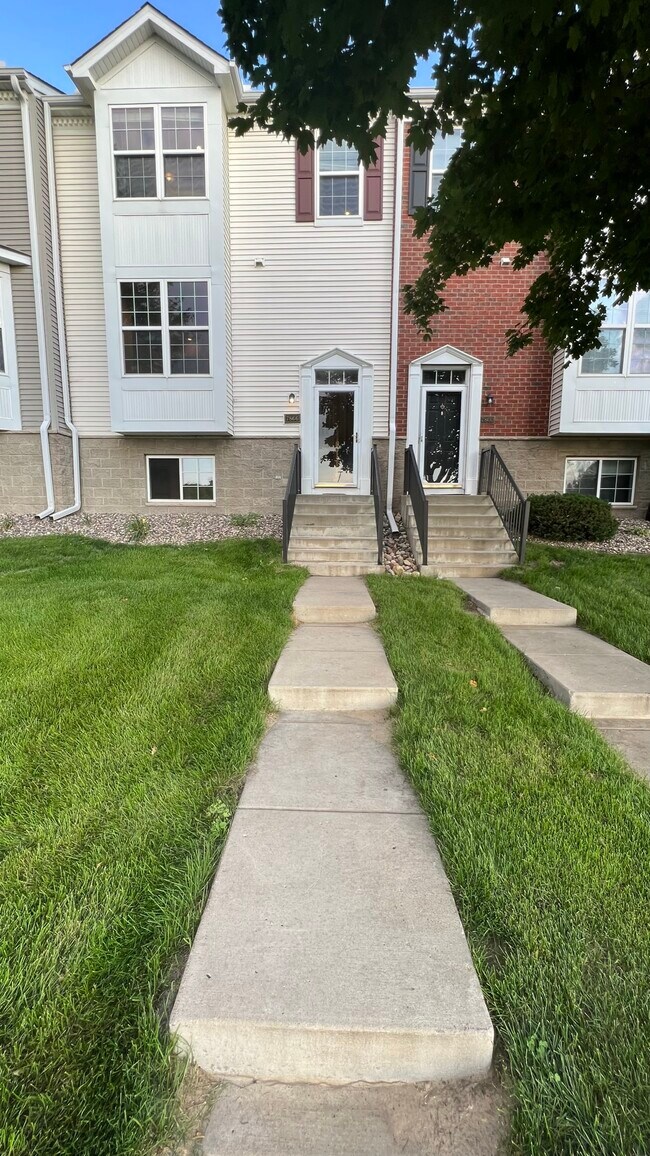 Building Photo - 7866 Old Carriage Ct