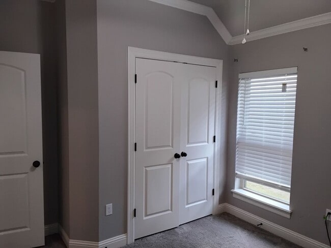Building Photo - Nice Blanchard Home/Close to Golf course