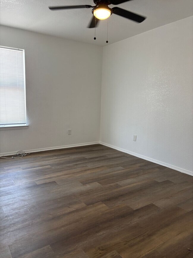 Building Photo - Gated Community with Updated 2-Bedroom, 1....