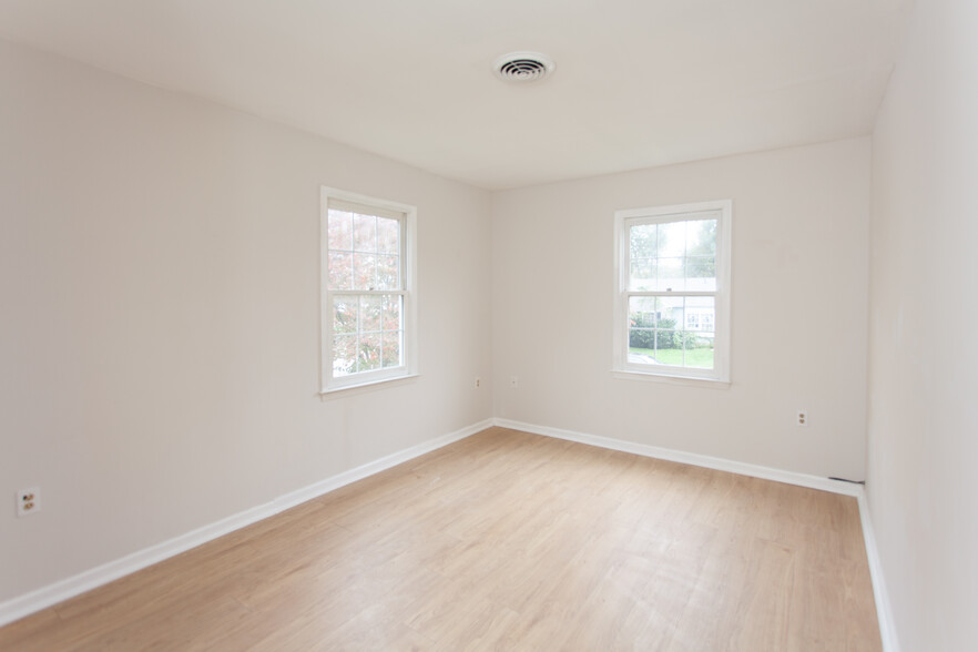 Building Photo - 54 Beekman Plz