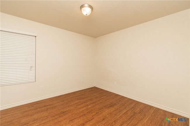 Building Photo - 401 Bonnie Dr