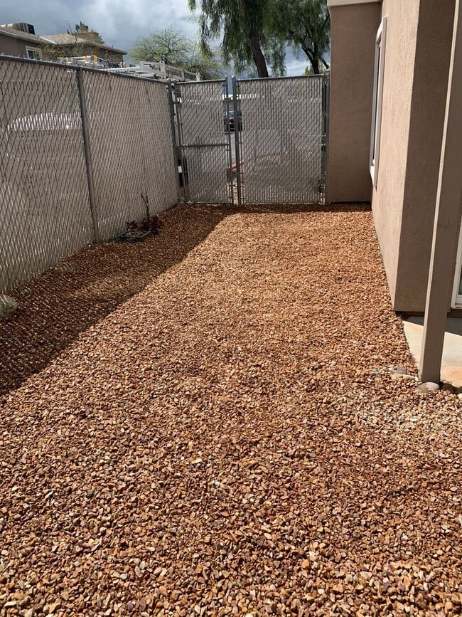 Building Photo - 336 E Limberlost-1