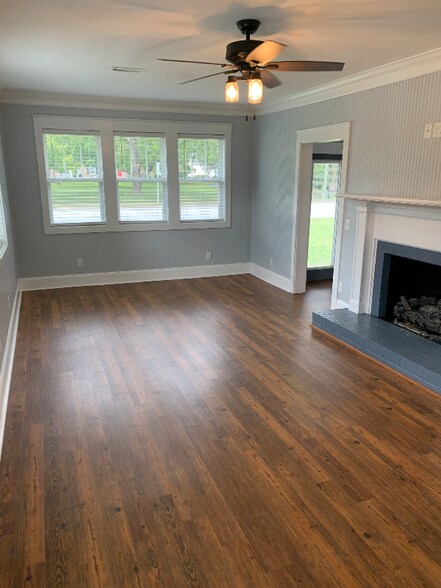 Building Photo - 933 W Home Ave