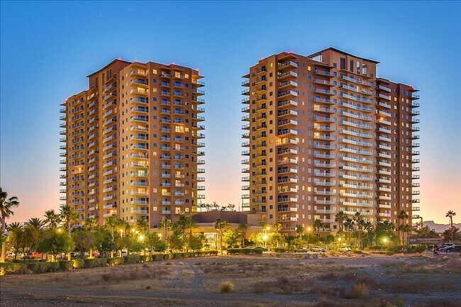 Building Photo - Designer Furnished Beauty at One Las Vegas!