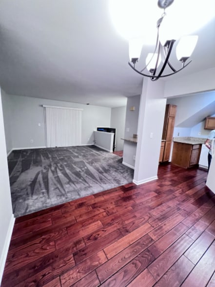 Building Photo - 212 Pinewood Dr