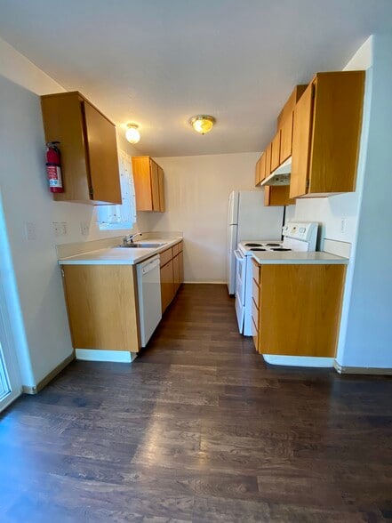 Kitchen - 756 NE 92nd Ave