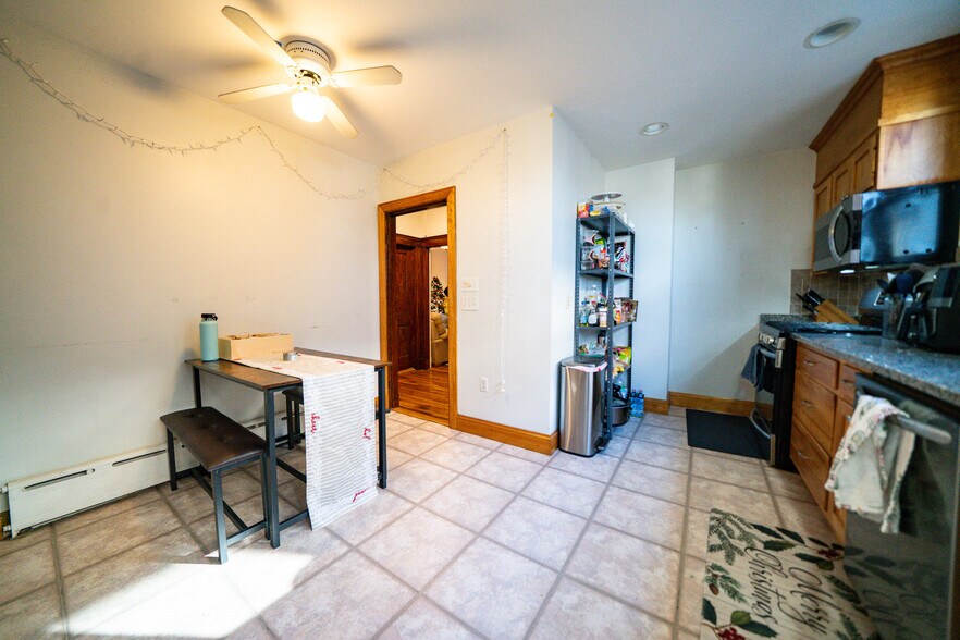 Building Photo - 202 Calumet St