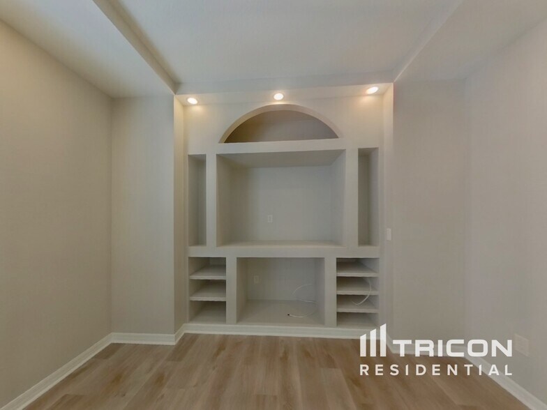 Building Photo - 10501 Grayslake Ct