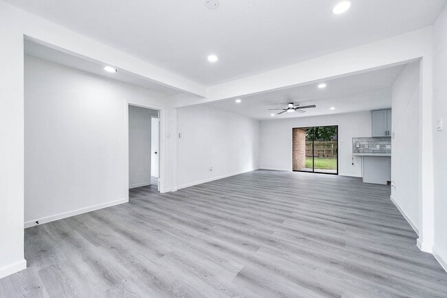 Building Photo - 7607 Grape St