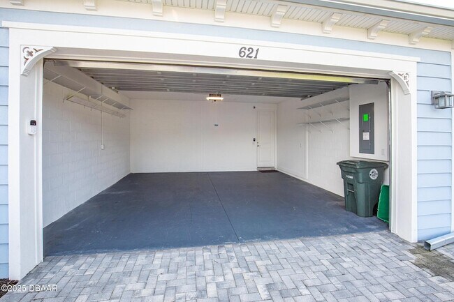 Building Photo - 621 Beach Bum Blvd